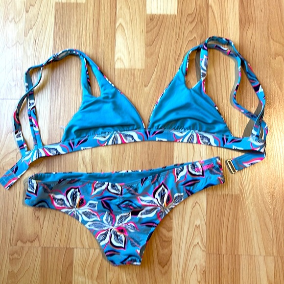 Billabong Swimsuit NWOT, size small - Picture 2 of 2